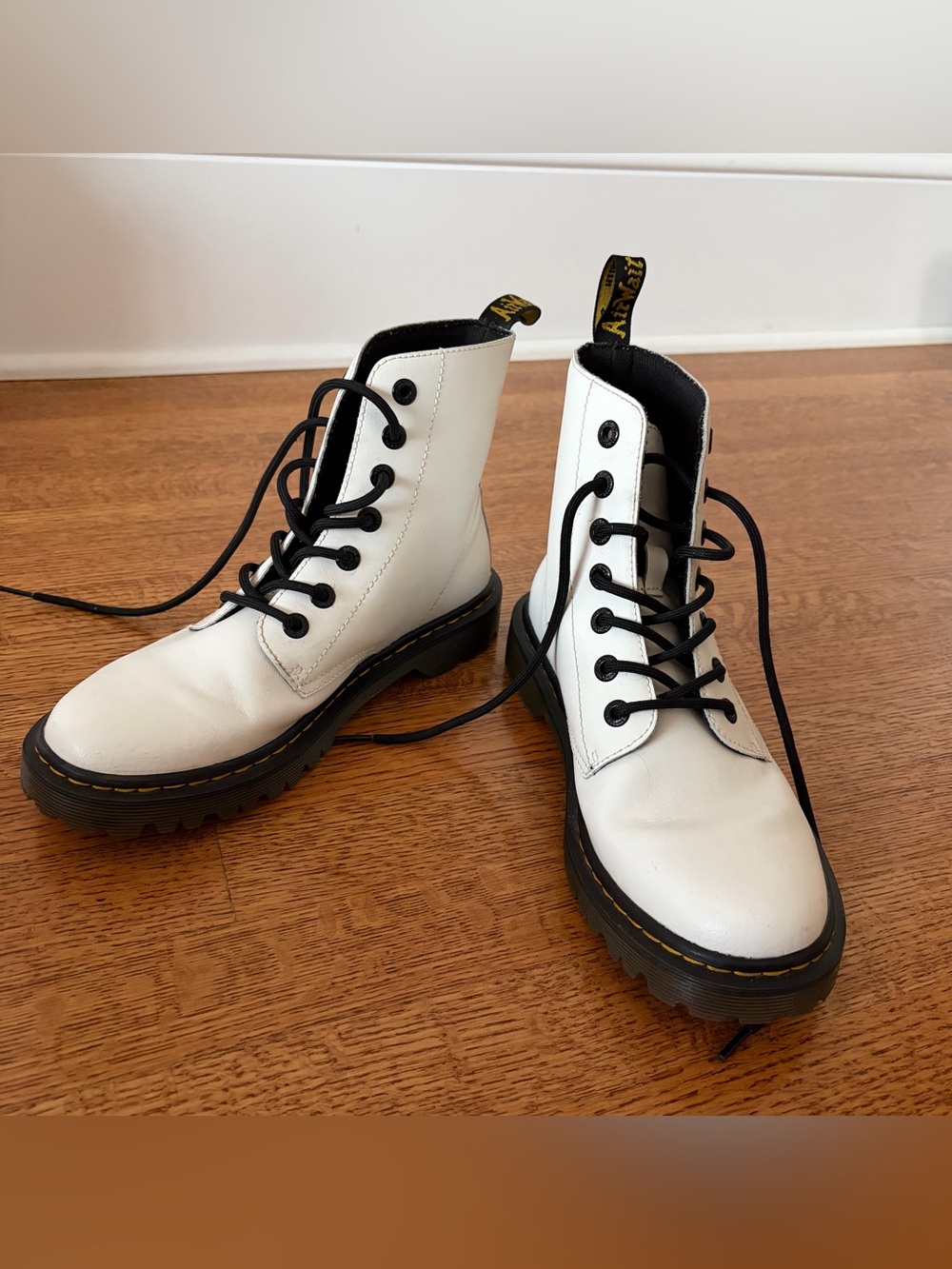 DR. MARTENS Womens Size 9 LUANA White Leather Combat Boots AW004 Doc Martens EUC